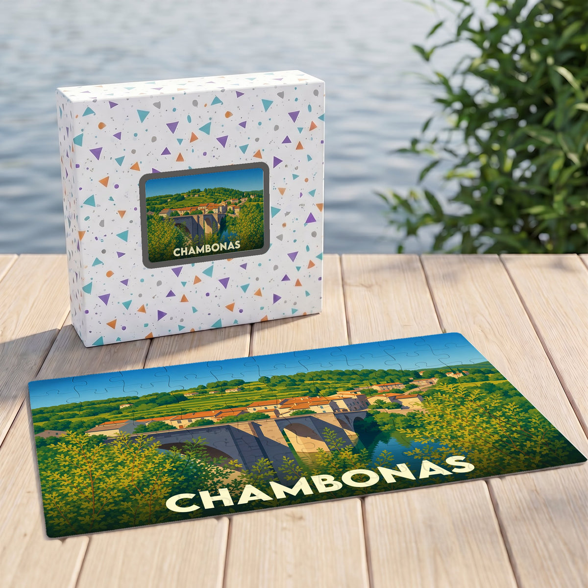 Puzzle souvenir de la ville de Chambonas avec une illustration stylisée d'un pont et son coffret assorti.