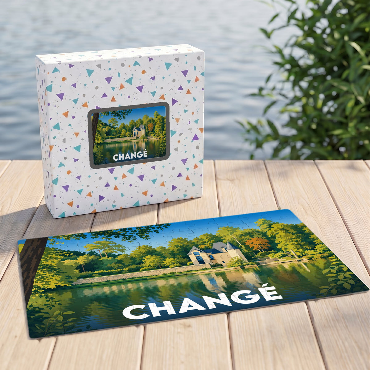 Puzzle souvenir de la ville de Changé avec une illustration stylisée d'un manoir au bord de l'eau.