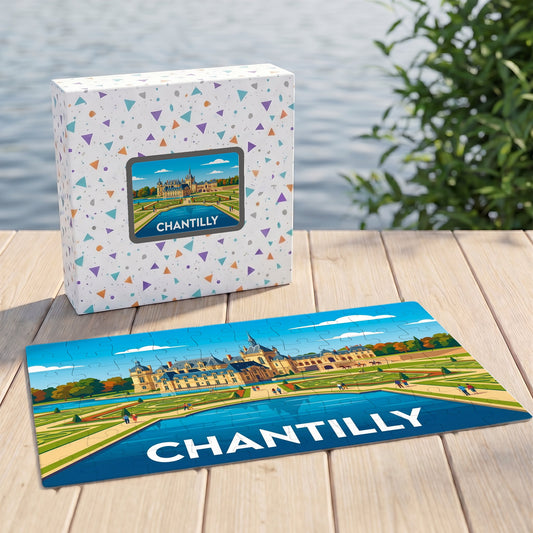Puzzle souvenir de la ville de Chantilly avec une illustration stylisée du château et de ses jardins.