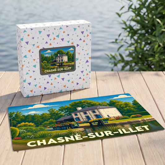 Puzzle souvenir de la ville de Chasné-sur-Illet avec une illustration stylisée d'une maison au bord de l'eau.