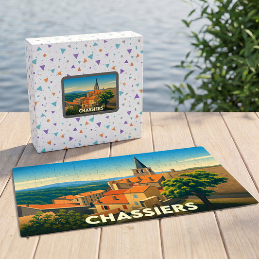 Puzzle souvenir de la ville de Chassiers avec une illustration stylisée de son clocher et de ses maisons provençales.