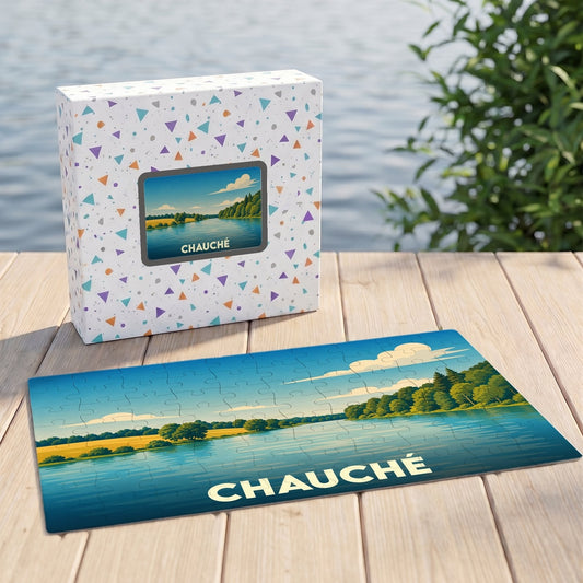 Puzzle souvenir de la ville de Chauché avec une illustration stylisée de paysage aquatique.