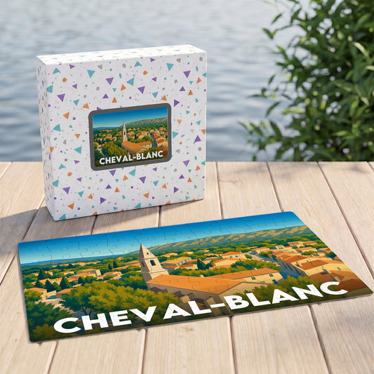 Puzzle souvenir de la ville de Cheval-Blanc avec une illustration stylisée d'un village provençal.