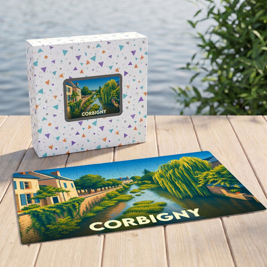 Puzzle souvenir de la ville de Corbigny avec une illustration stylisée d'un canal bordé de maisons et de saules pleureurs.