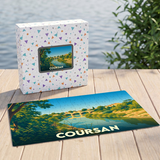 Puzzle souvenir de la ville de Coursan avec une illustration stylisée d'un paysage fluvial.