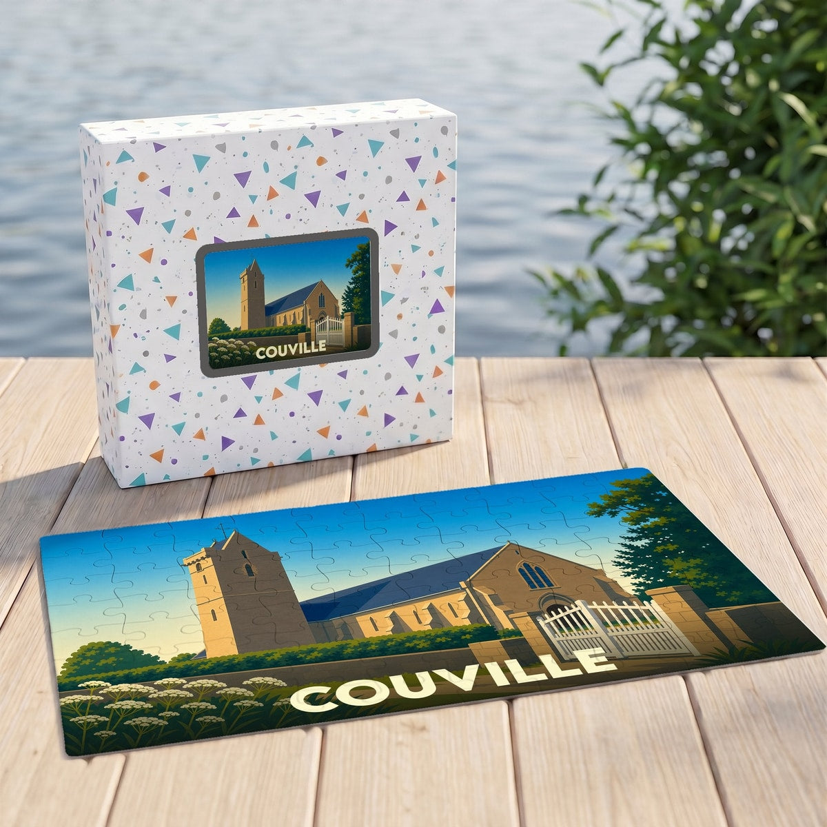 Puzzle souvenir de la ville de Couville avec une illustration stylisée de son église.