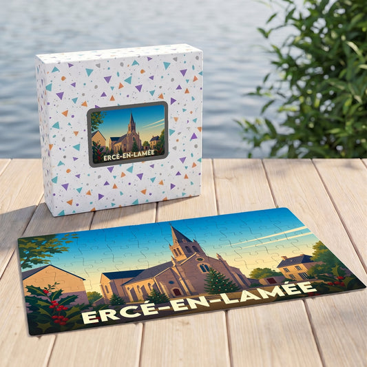 Puzzle souvenir de la ville d'Ercé-en-Lamée avec une illustration stylisée de son église et de son paysage.