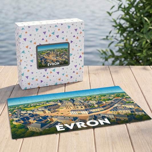 Puzzle souvenir de la ville d'Évron avec une illustration stylisée en vue aérienne.