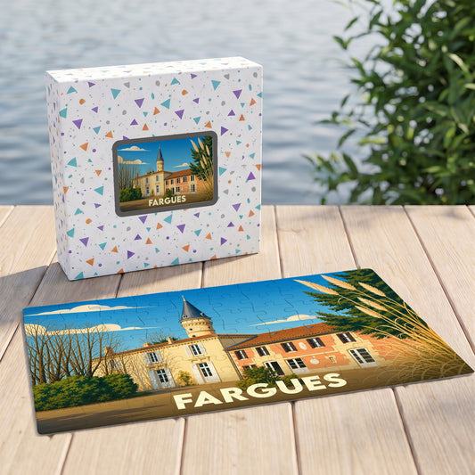 Puzzle souvenir de la ville de Fargues illustré d'un château de style vintage et sa boîte assortie.