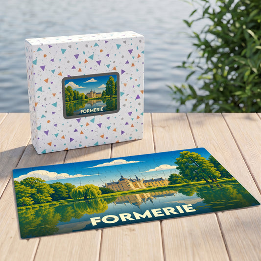 Puzzle souvenir de la ville de Formerie illustré d'un château se reflétant dans l'eau.