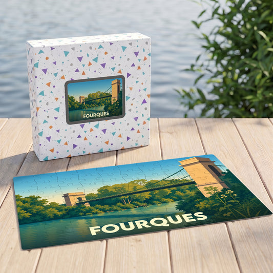 Puzzle souvenir de la ville de Fourques avec une illustration stylisée d'un pont suspendu.