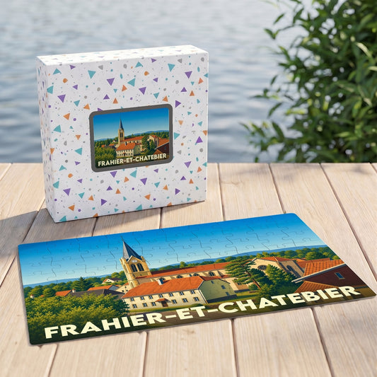 Puzzle souvenir de la ville de Frahier-et-Chatebier avec une illustration panoramique de son église et de ses toits rouges.