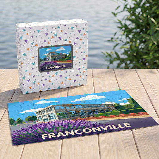 Puzzle souvenir de la ville de Franconville avec une illustration stylisée d'un bâtiment et de lavandes.