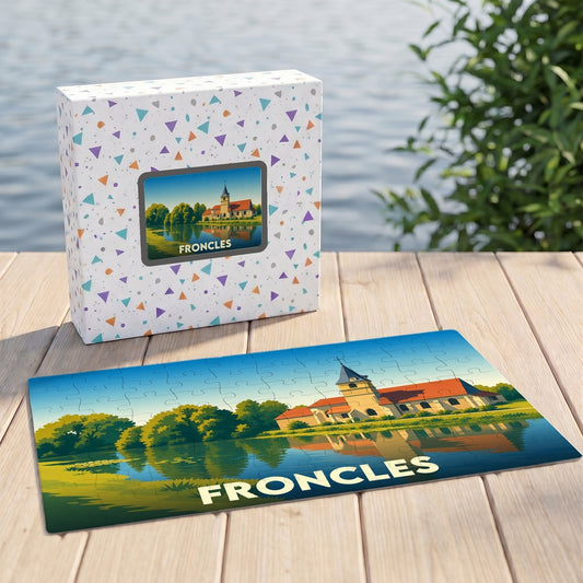 Puzzle souvenir de la ville de Froncles avec une illustration stylisée d'un bâtiment au bord de l'eau.