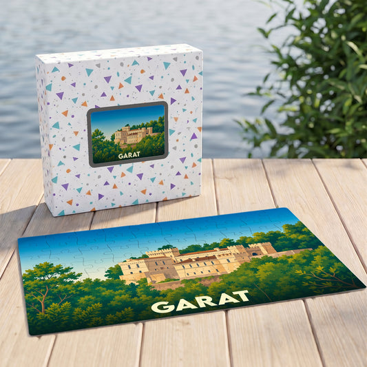 Puzzle souvenir de la ville de Garat avec une illustration stylisée d'un château entouré de verdure.