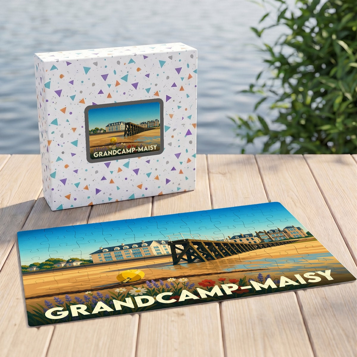 Puzzle souvenir de la ville de Grandcamp-Maisy avec une illustration de son front de mer sur sa boîte assortie.