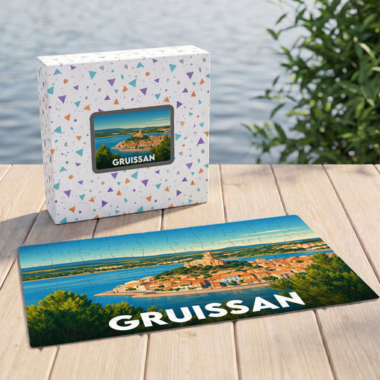 Puzzle souvenir de la ville de Gruissan avec une illustration stylisée et sa boîte assortie.