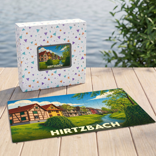Puzzle souvenir de la ville de Hirtzbach illustrant ses maisons à colombages au bord de l'eau.