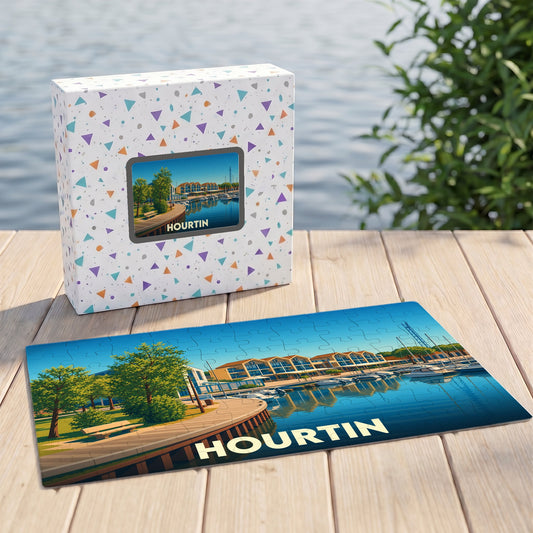 Puzzle souvenir de la ville de Hourtin avec une illustration stylisée de son port.