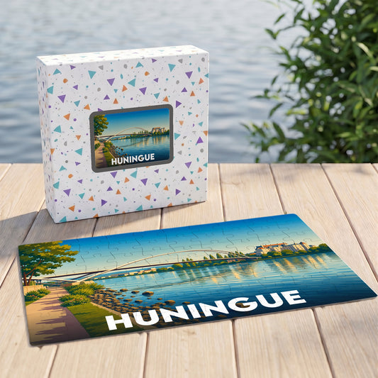 Puzzle souvenir de la ville de Huningue avec une illustration stylisée.