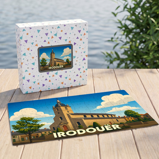 Puzzle souvenir de la ville d'Irodouër avec une illustration stylisée de son église et de son paysage urbain.