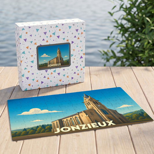 Puzzle souvenir de la ville de Jonzieux avec une illustration stylisée d'une église sur sa boîte et ses pièces assemblées.