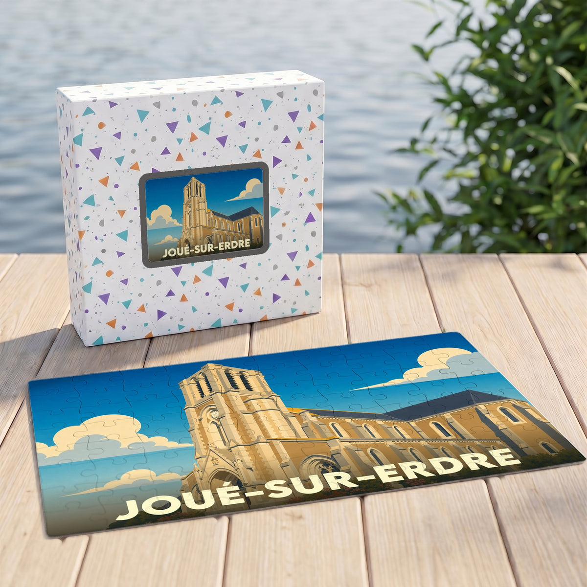 Puzzle souvenir de la ville de Joué-sur-Erdre avec une illustration stylisée de son église.