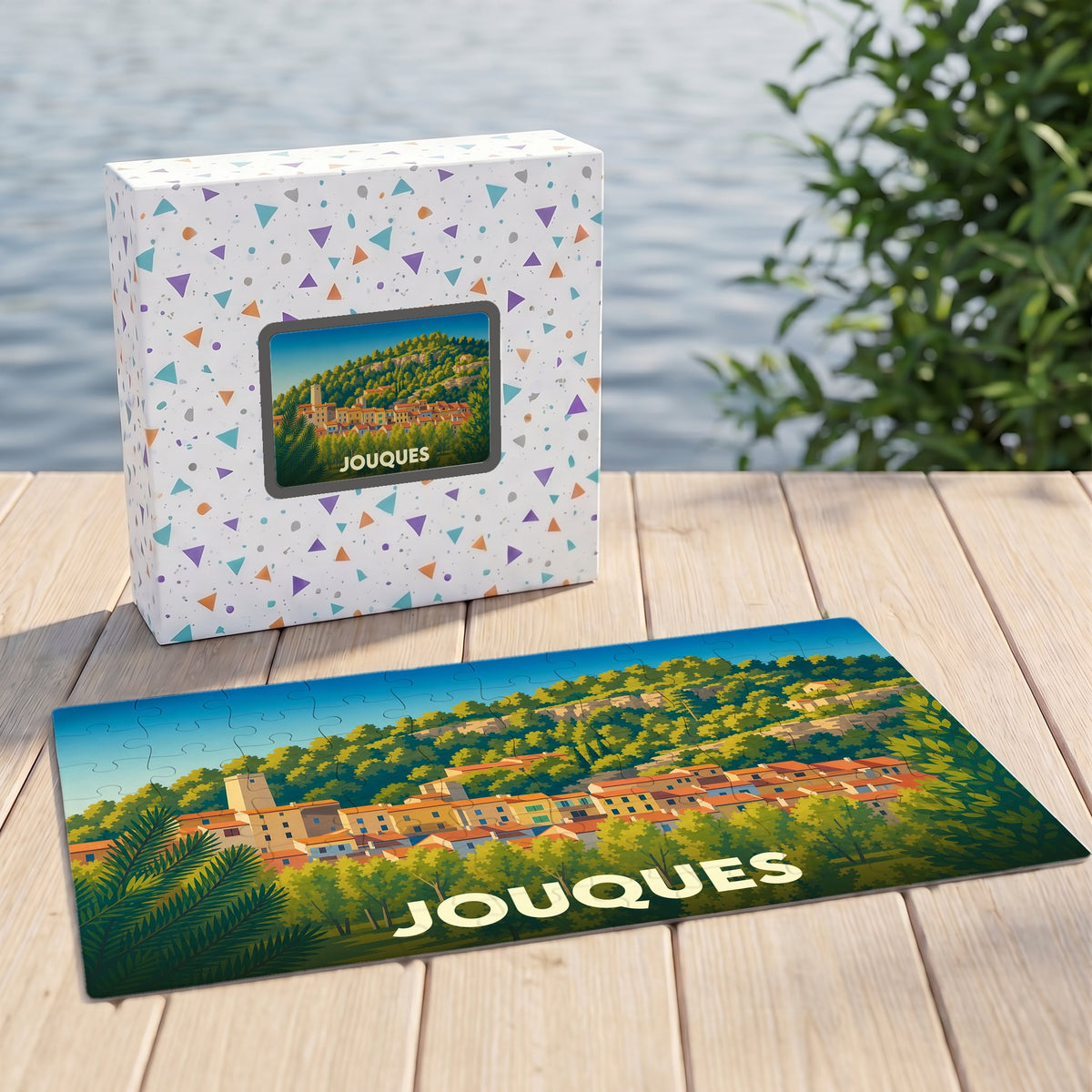 Puzzle souvenir de la ville de Jouques avec une illustration stylisée de son paysage provençal.