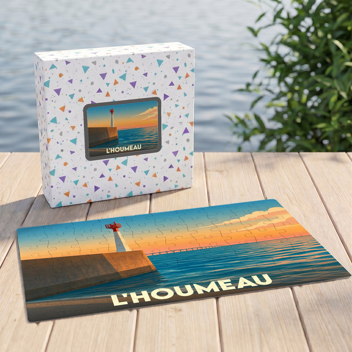 Puzzle souvenir de la ville de L'Houmeau avec une illustration stylisée d'un phare au coucher du soleil.