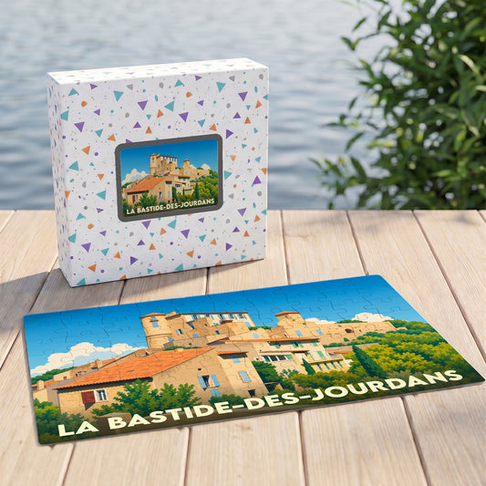Puzzle souvenir de la ville de La Bastide-des-Jourdans avec une illustration stylisée et son coffret assorti.