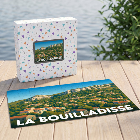 Puzzle souvenir de la ville de La Bouilladisse avec une illustration de paysage collinaire et son nom inscrit en blanc.