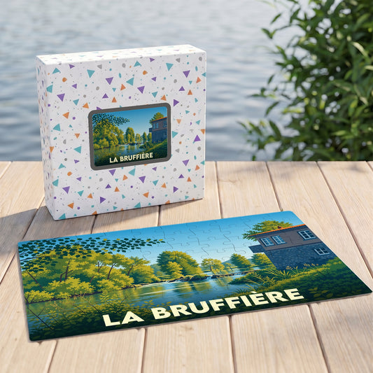 Puzzle souvenir de la ville de La Bruffière représentant un paysage de rivière illustré.