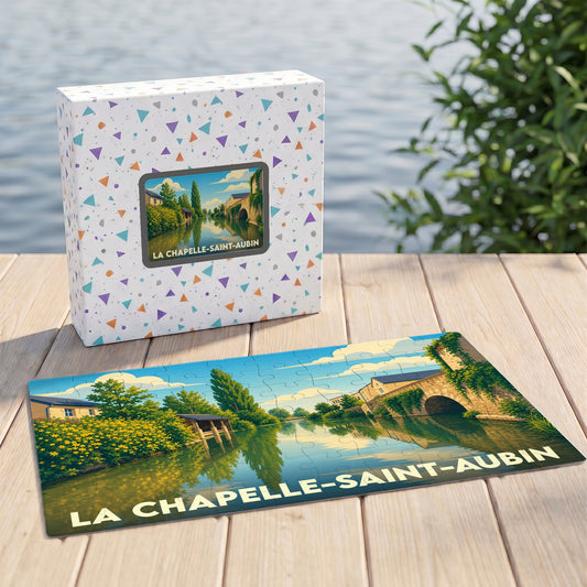 Puzzle souvenir de la ville de La Chapelle-Saint-Aubin avec une illustration stylisée d'un paysage fluvial.