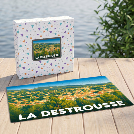 Puzzle souvenir de la ville de La Destrousse avec une illustration panoramique stylisée.