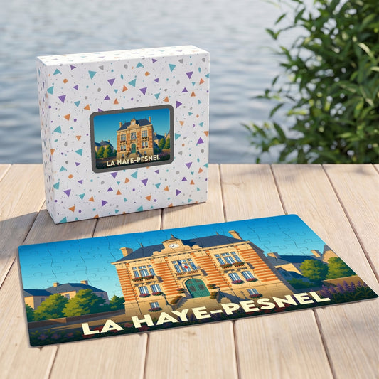 Puzzle souvenir de la ville de La Haye-Pesnel illustrant son hôtel de ville dans un style coloré et épuré.