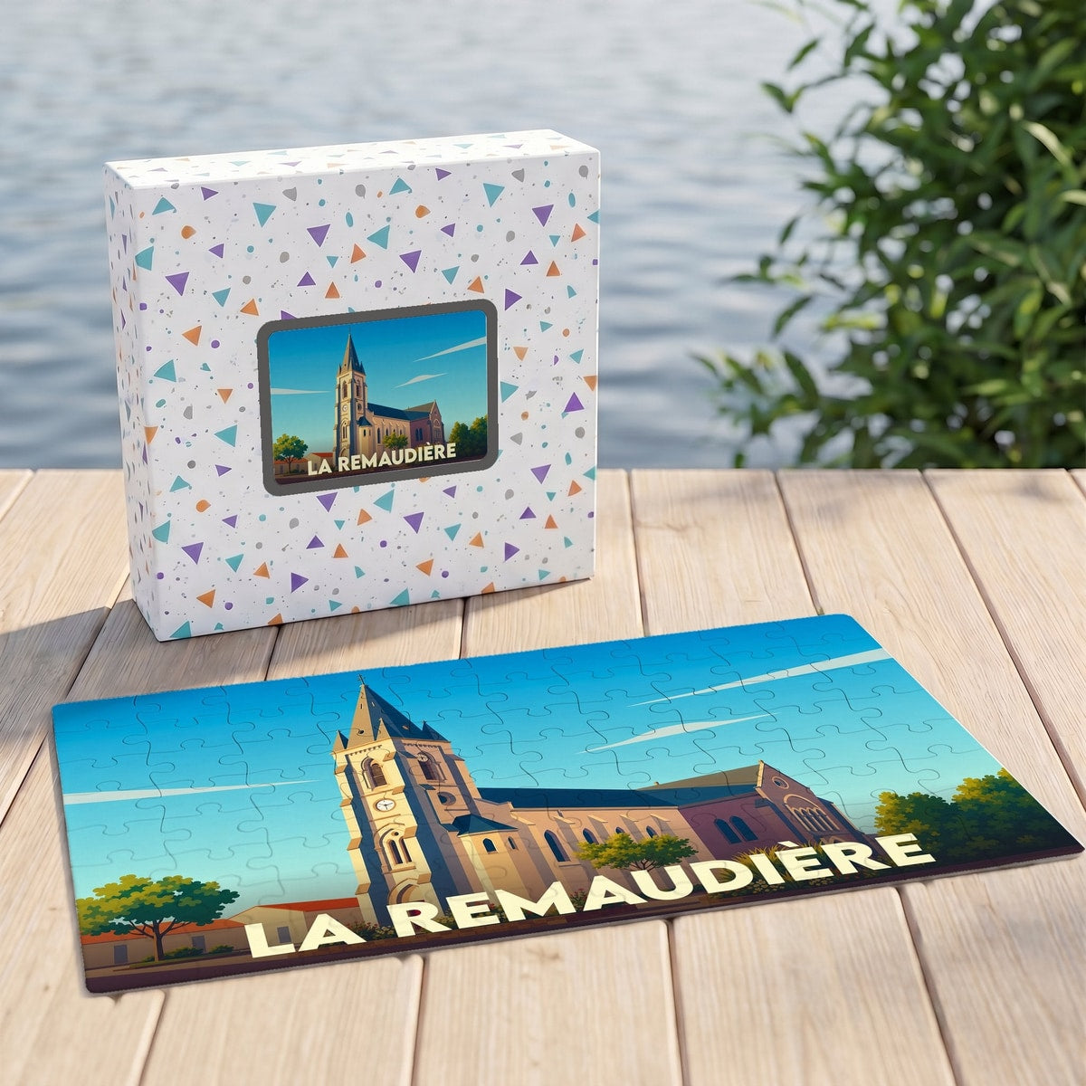 Puzzle souvenir de la commune de La Remaudière illustré d'un clocher d'église stylisé.