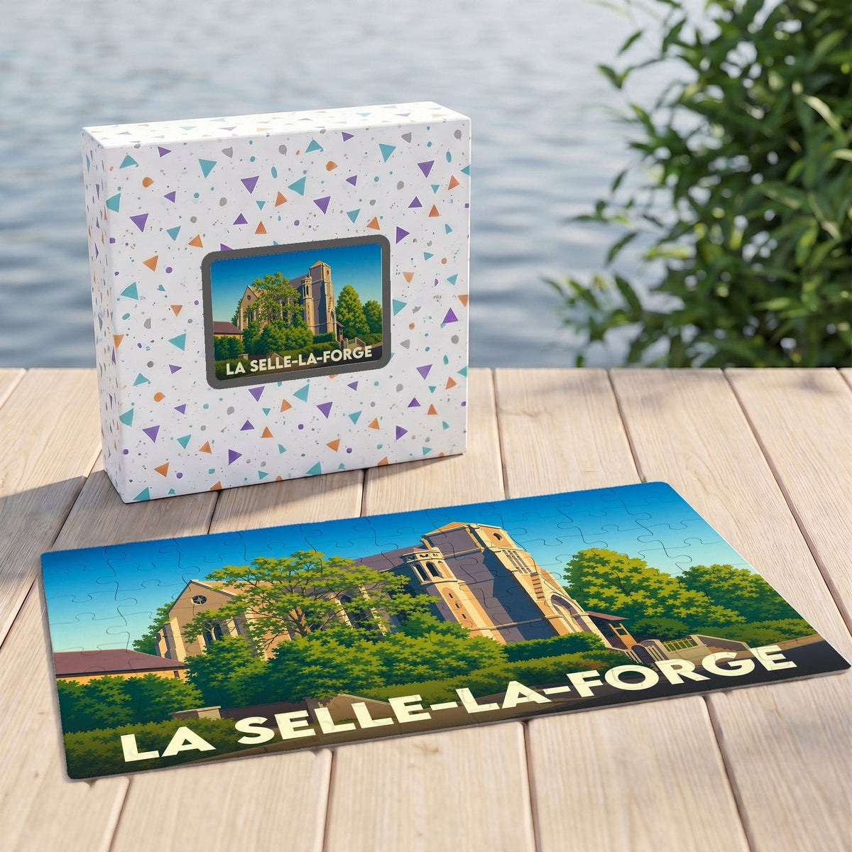 Puzzle souvenir de la ville de La Selle-la-Forge avec une illustration stylisée d'une église entourée de verdure.