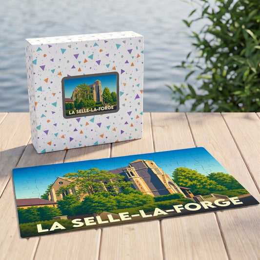 Puzzle souvenir de la ville de La Selle-la-Forge avec une illustration stylisée d'une église entourée de verdure.