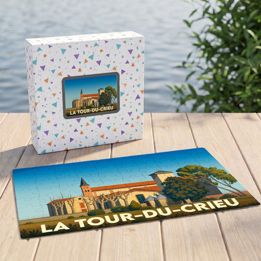 Puzzle souvenir de la ville de La Tour-du-Crieu avec une illustration stylisée du patrimoine local.