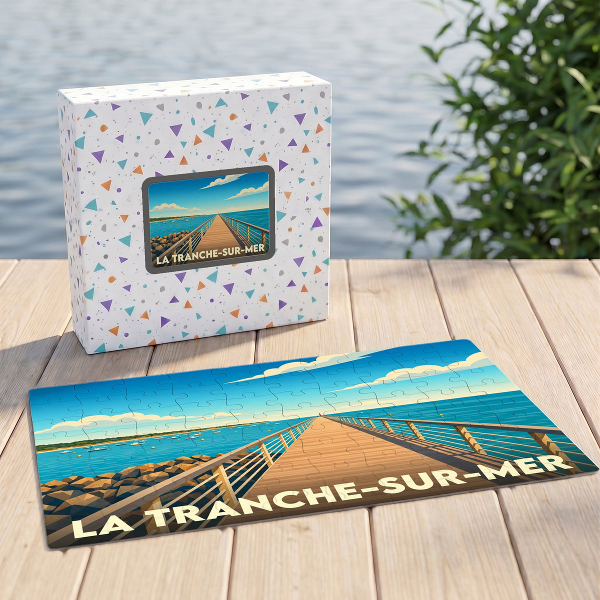Puzzle souvenir de la ville de La Tranche-sur-Mer avec une illustration stylisée de son ponton en bois.