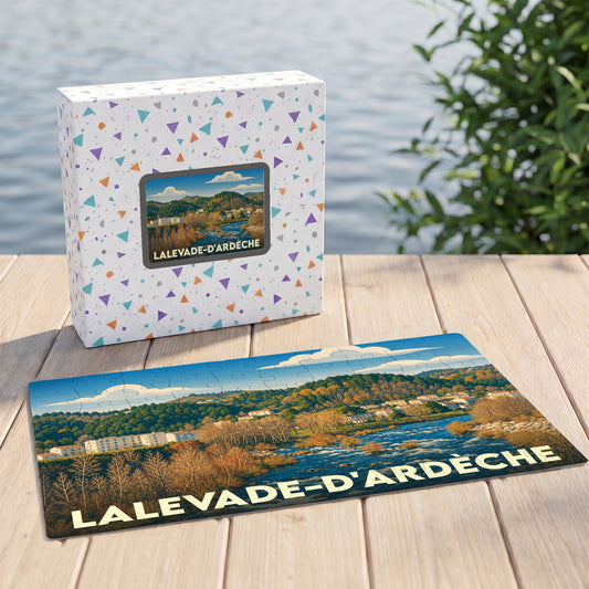 Puzzle souvenir de la ville de Lalevade-d'Ardèche présentant une illustration de paysage au bord de l'eau.