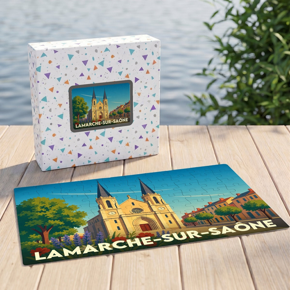 Puzzle souvenir de la ville de Lamarche-sur-Saône avec une illustration stylisée de son église et de ses quais.
