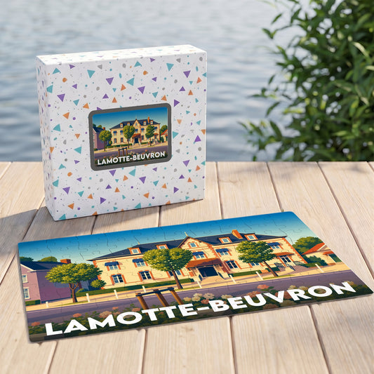Puzzle souvenir de la ville de Lamotte-Beuvron avec une illustration stylisée d'un bâtiment historique.