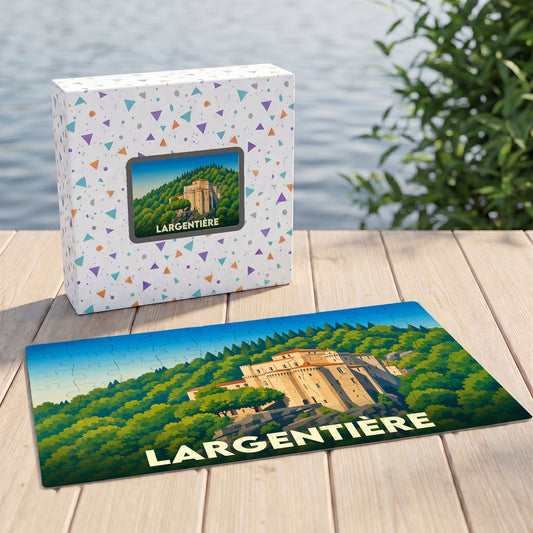 Puzzle souvenir de la ville de Largentière avec une illustration stylisée d'un château boisé.