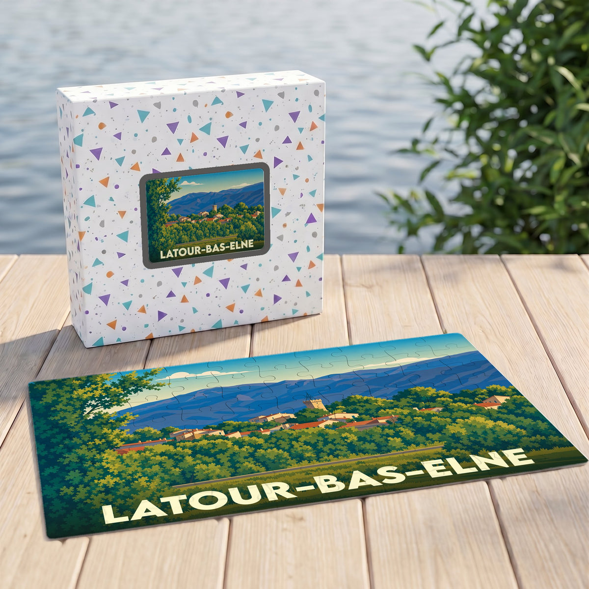 Puzzle souvenir de la ville de Latour-Bas-Elne illustrant un paysage panoramique stylisé.