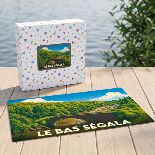 Puzzle souvenir de la commune de Le Bas Ségala avec une illustration stylisée d'un pont en forêt.