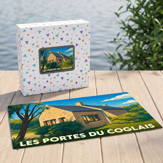 Puzzle souvenir de la ville de Les Portes du Coglais représentant une maison en pierre dans un style illustré.