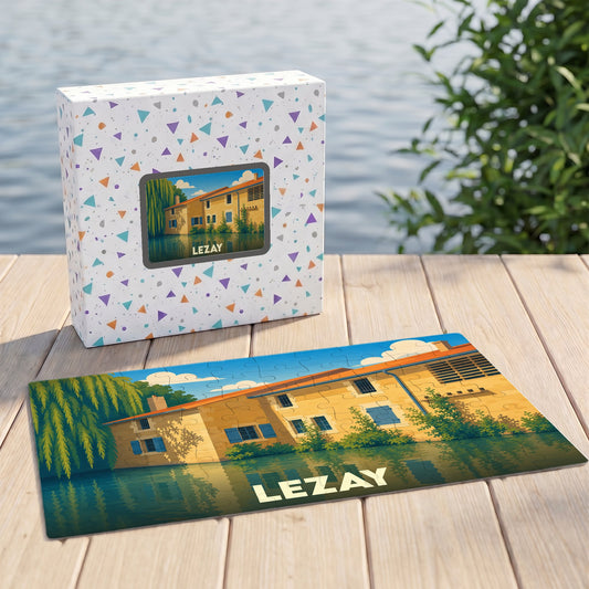 Puzzle souvenir de la ville de Lezay avec une illustration colorée représentant un bâtiment au bord de l'eau.