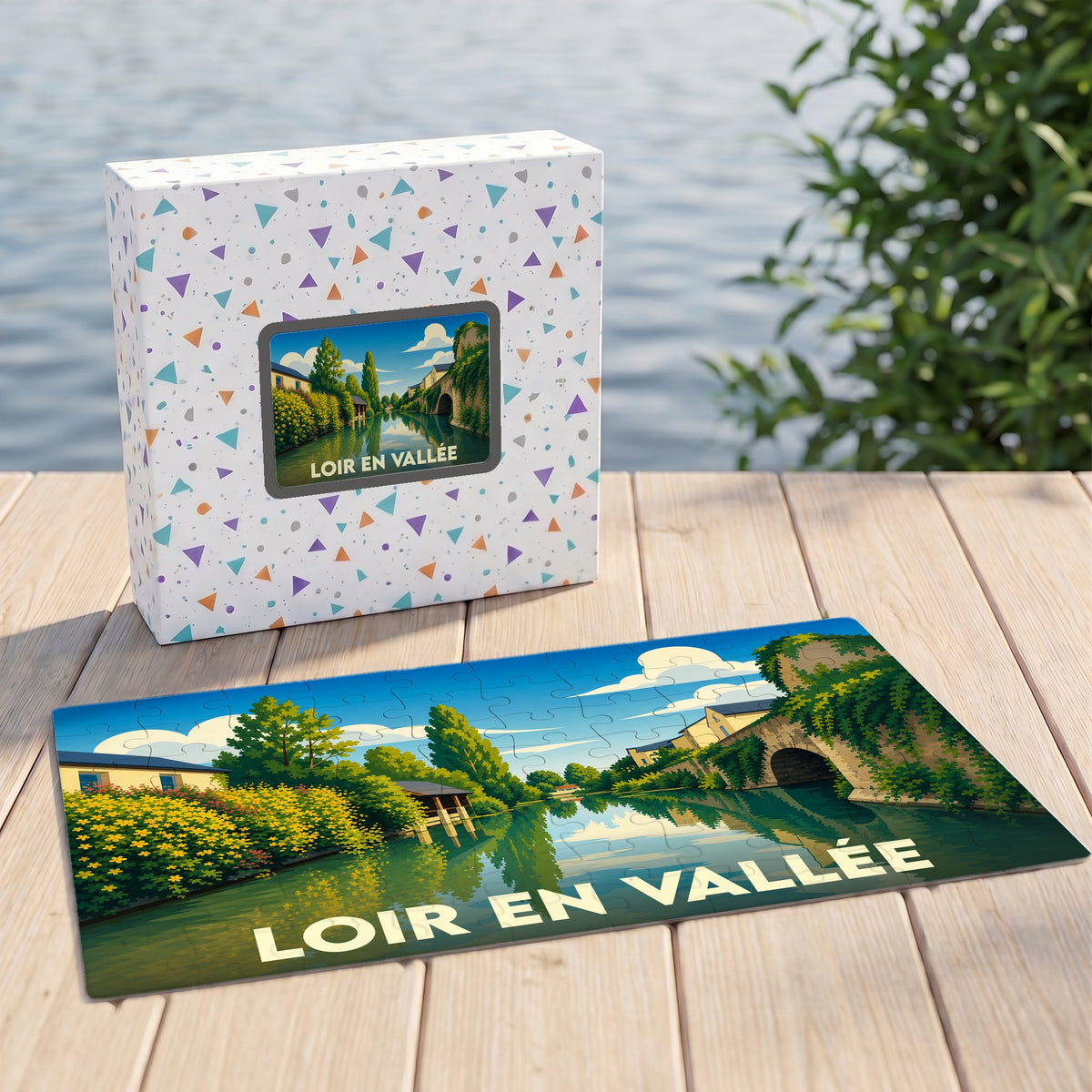 Puzzle souvenir de la ville de Loir en Vallée avec une illustration stylisée de son paysage fluvial.