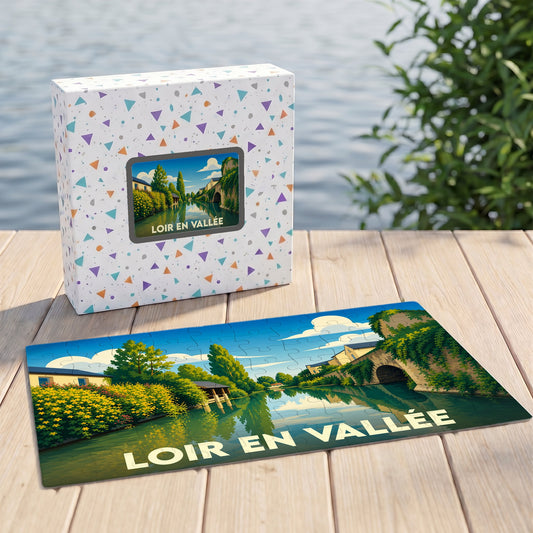 Puzzle souvenir de la ville de Loir en Vallée avec une illustration stylisée de son paysage fluvial.